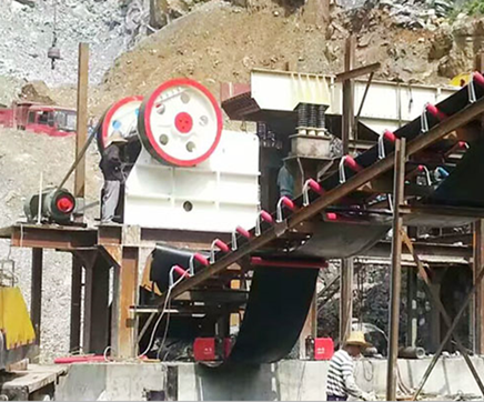 制砂機制砂現(xiàn)場